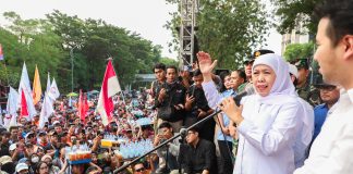 Gubernur Khofifah Bersama Ribuan Buruh se Jatim Sepakati 17 Tuntutan di Hari Buruh Internasional Gubernur Khofifah Bersama Ribuan Buruh se Jatim Sepakati 17 Tuntutan di Hari Buruh Internasional (foto : ist)