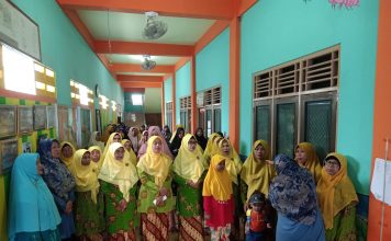 Kolaborasi ISIK dan PRA Sembunganyar Berkreasi Dalam Olah Kain Shibory Kolaborasi ISIK dan PRA Sembunganyar Berkreasi Dalam Olah Kain Shibory (dokpri)