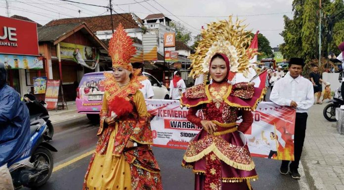 Warga Sidomulyo Gelar Karnaval Desa Meriahkan HUT RI Ke 80