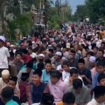 Ribuan Warga Sumenep Booking Tempat Tarawih Sejak Siang, Ternyata Ada Tradisi Tahunan Bagi-bagi Amplop Rp300 Ribu