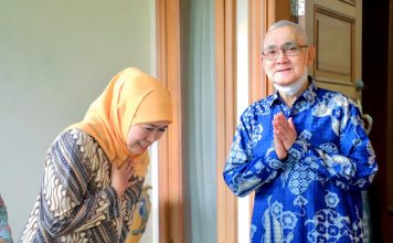 Try Sutrisno Wafat, Gubernur Khofifah Sampaikan Duka Cita Mendalam, Ajak Masyarakat Jatim Kibarkan Bendera Setengah Tiang Dua Hari