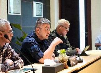 Direksi Pelindo Tinjau Kegiatan Operasional di Terminal Teluk Lamong