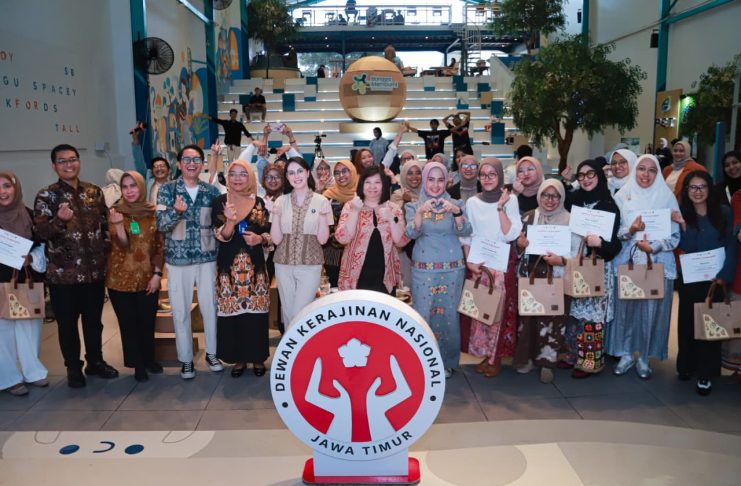 Ketua Dekranasda Jatim Arumi Bachsin Ajak Kartini Muda Penggiat Fashion dan Kriya Inovatif Terapkan Sustainable Design