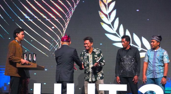 TTL Cetak Prestasi! Kampung Hidroponik Antarkan Penghargaan Sektor TJSL Raih Berita Jatim Award