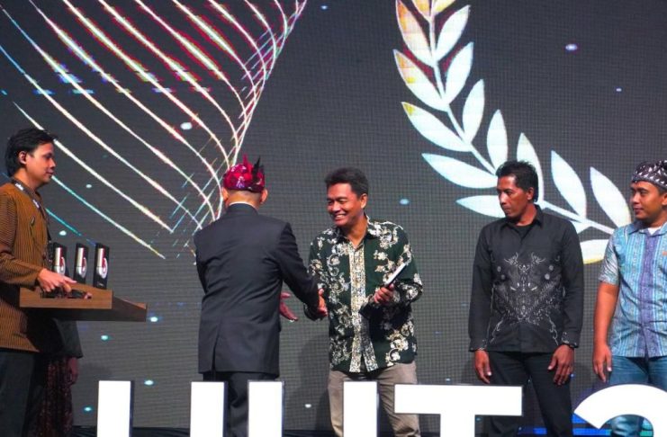 TTL Cetak Prestasi! Kampung Hidroponik Antarkan Penghargaan Sektor TJSL Raih Berita Jatim Award
