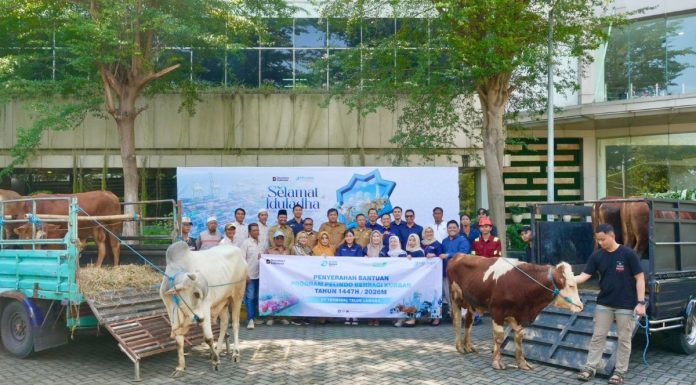 PT Terminal Teluk Lamong Laksanakan Program Pelindo Berbagi Hewan Kurban, 12 Sapi dan 21 Kambing Buat Masyarakat Sekitarnya