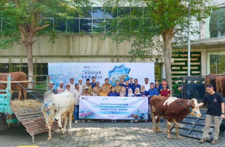 PT Terminal Teluk Lamong Laksanakan Program Pelindo Berbagi Hewan Kurban, 12 Sapi dan 21 Kambing Buat Masyarakat Sekitarnya