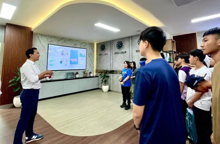 Queensway Secondary School Singapura Pelajari Operasi Green & Smart Port di PT Terminal Teluk Lamong