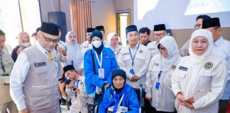 Gubernur Khofifah Bersama Menteri Haji dan Umrah Sambut Kepulangan Jamaah Haji Kloter Terakhir Debarkasi Surabaya Musim 1447 H/2026